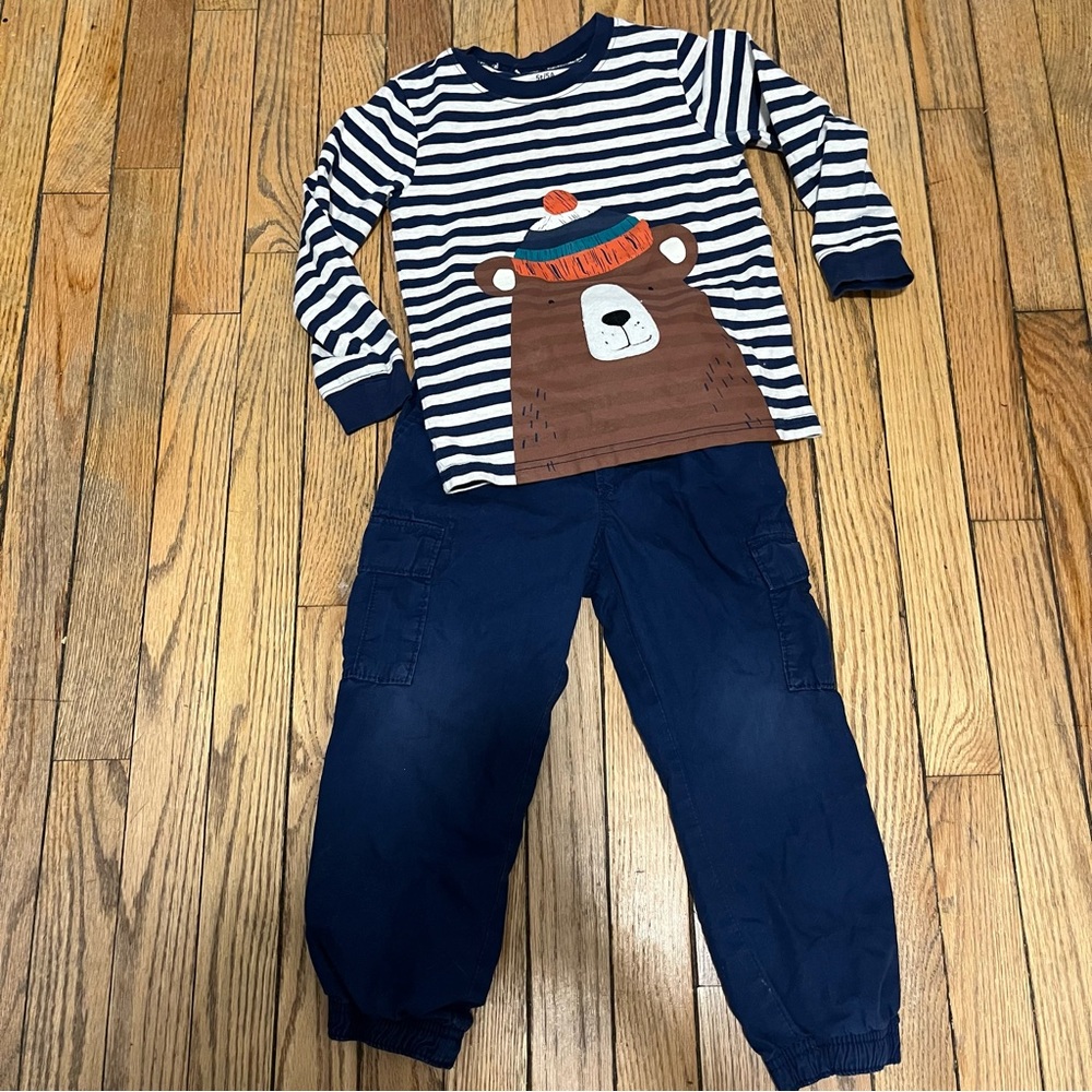 Boys top/bottom outfit. Size 4/5